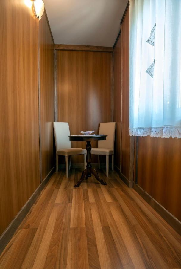 Nives Bed & Breakfast ปอมเปอี ภายนอก รูปภาพ